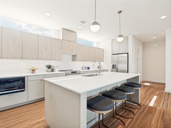 1311  Madrigal Parkway , Dallas Texas 75206