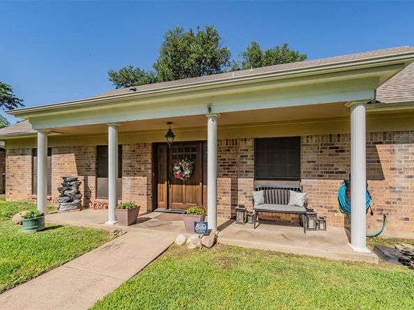 1810  Lakeside Drive , Arlington Texas 76013