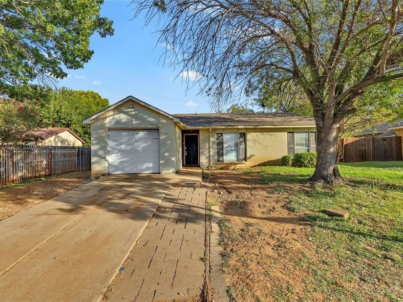 3840  Longmeadow Way , Fort Worth Texas 76133