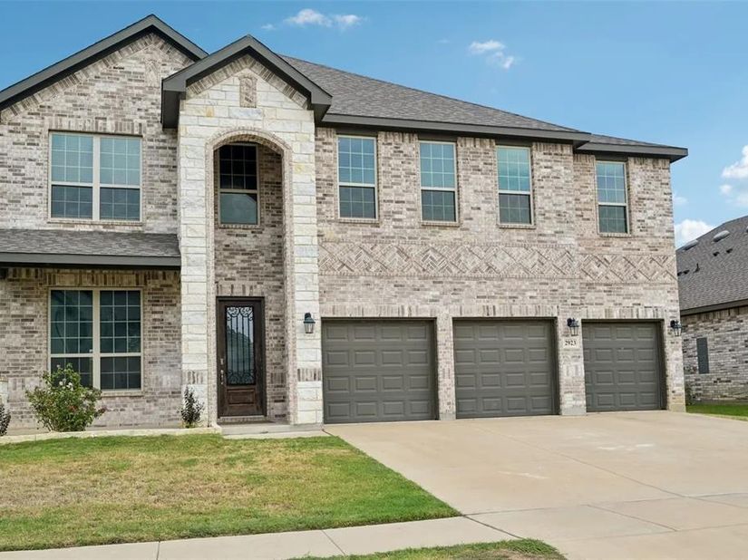 2923  Grand Lookout Lane , Arlington Texas 76001
