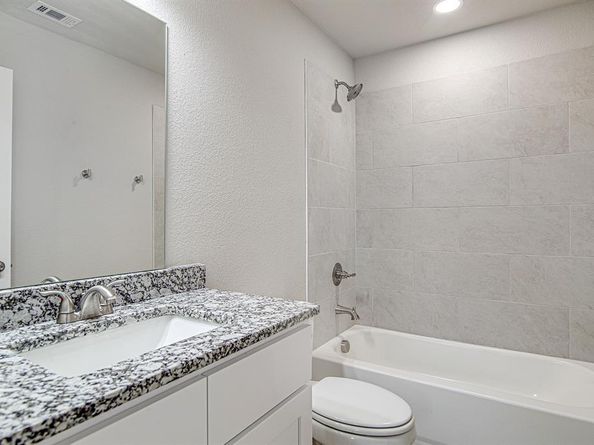 1128 E Broadway Avenue , Fort Worth Texas 76104