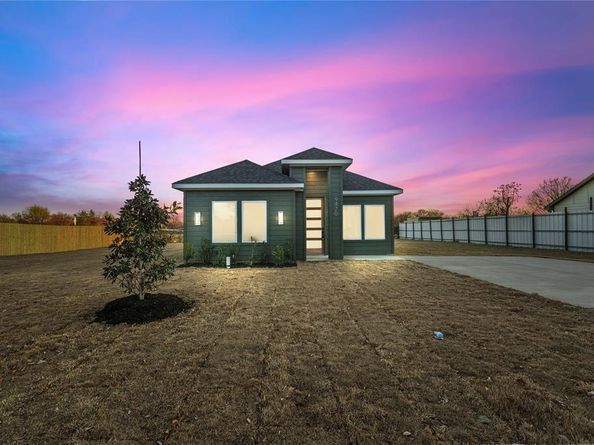 9470  Sandyland Boulevard , Dallas Texas 75217