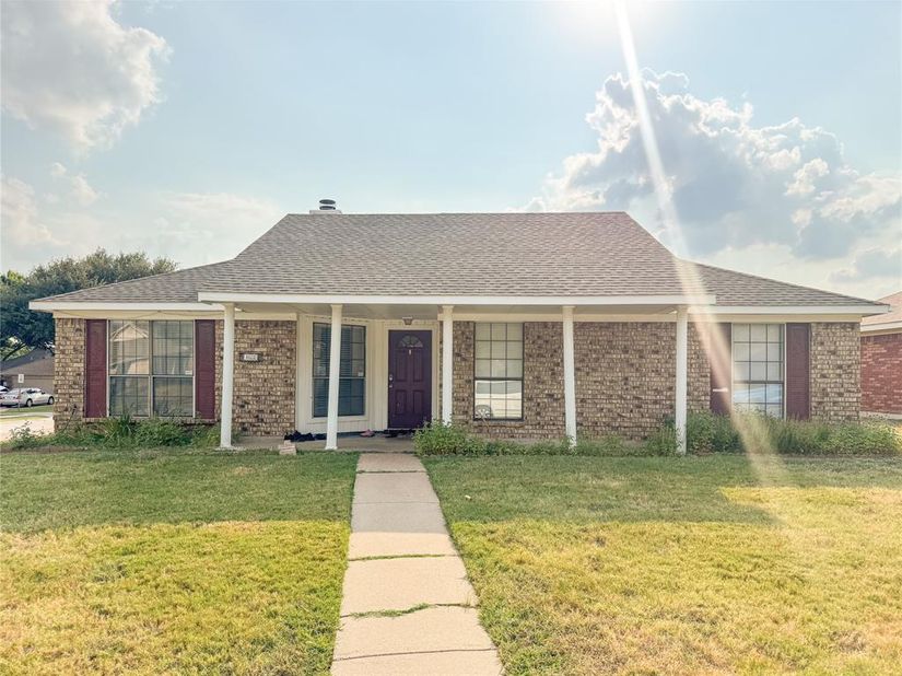 1602  Autumn Breeze Lane , Lewisville Texas 75077