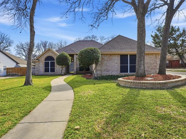 1312  Crows Nest Court , Azle Texas 76020