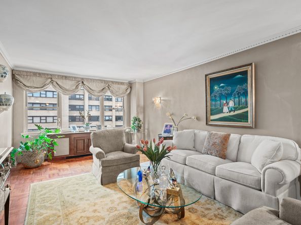 201 East 37th Street 8G, New York NY 10016