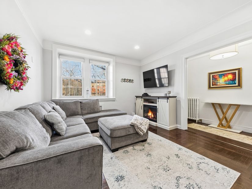 3814 Johnson Avenue E, Bronx NY 10463