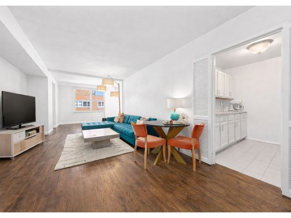 205 3rd Avenue 17L, New York NY 10003