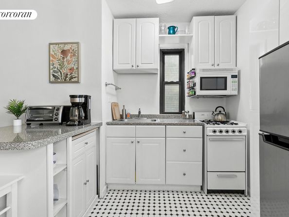 505 East 82nd Street 5H, New York NY 10028