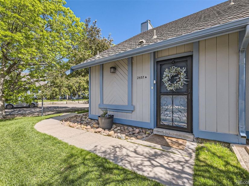 2437 S Victor Street A, Aurora CO 80014