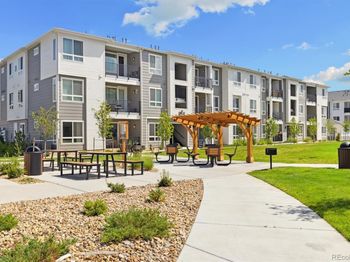 6153 N Ceylon Street