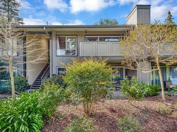 121 Buckingham Drive