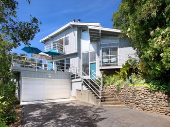 555 Vista Del Mar Drive