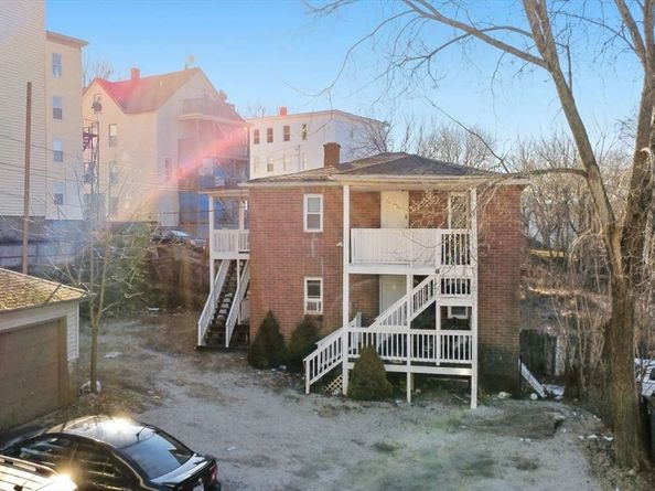98 Cross St, Southbridge MA 01550
