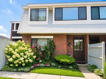 91 Rosewood Dr
