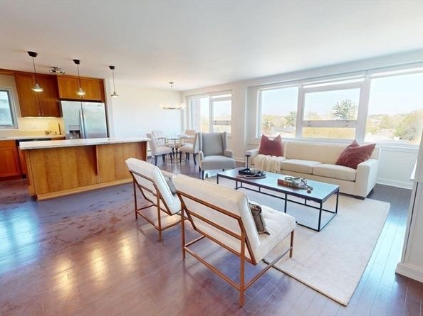 10 Hammond Pond Parkway 607, Newton MA 02467