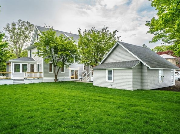 37 Oakland St, Wellesley MA 02481
