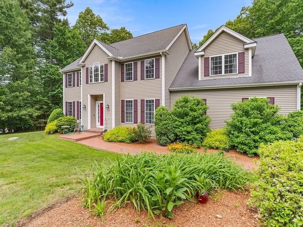 15 Gervais Way, Uxbridge MA 01569