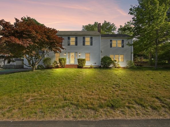 8 Robinwood Dr, Canton MA 02021