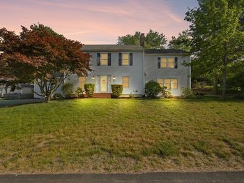 8 Robinwood Dr