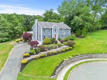 8 Woods Hill Cir