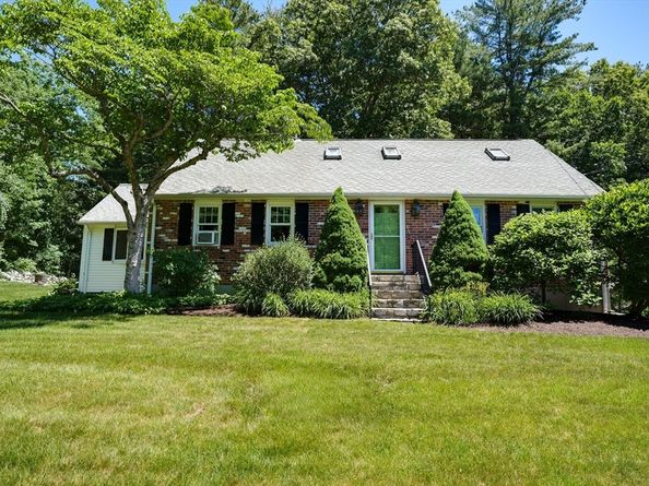 42 Ball St, Northborough MA 01532