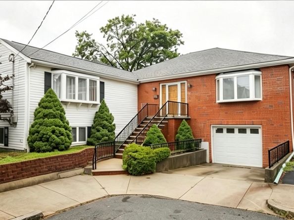 52 Clarendon St, Malden MA 02148