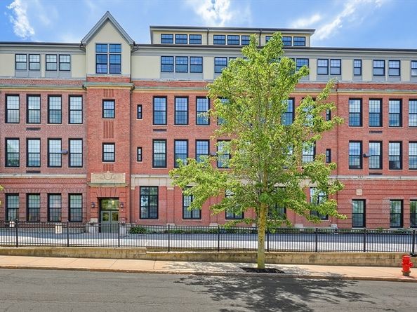 72 Ashland St 408, Malden MA 02148