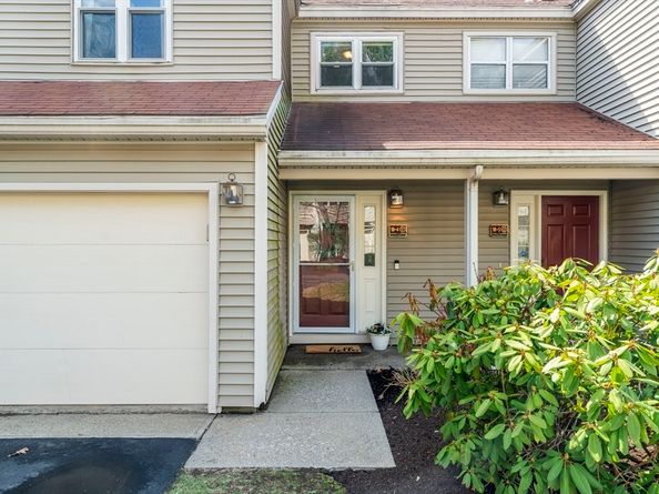 18 Thayer Pond Dr 4, Oxford MA 01537