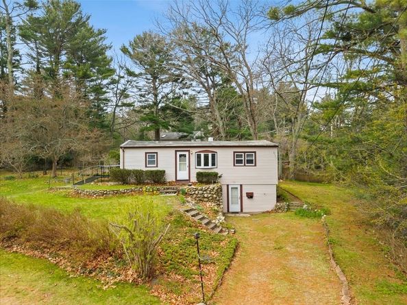 1 Emond Ave, Kingston MA 02364