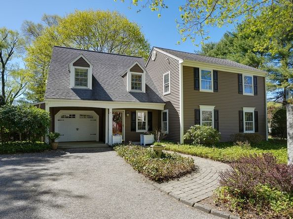 4 Newell Dr, Medfield MA 02052