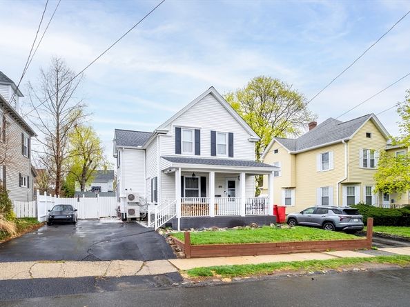 89 Boutelle St, Leominster MA 01453