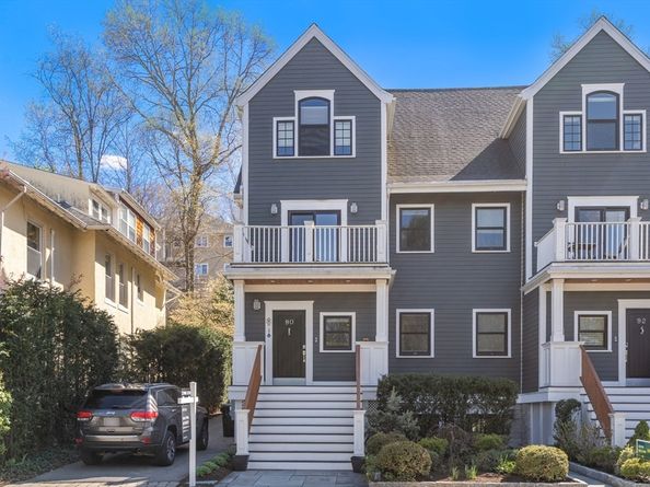 90 Columbia U90, Brookline MA 02446