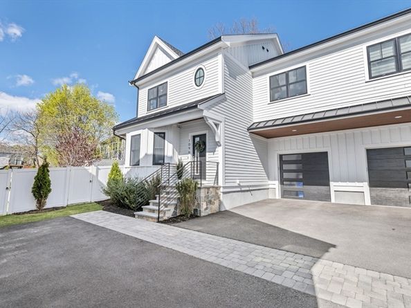 1096 Chestnut St 1096, Newton MA 02464