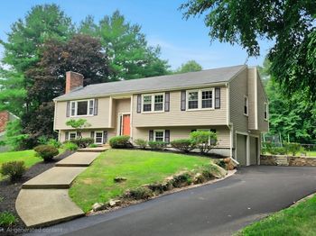 8 Woodridge Ln