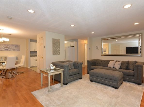 14 Bourbon St. 31, Peabody MA 01960