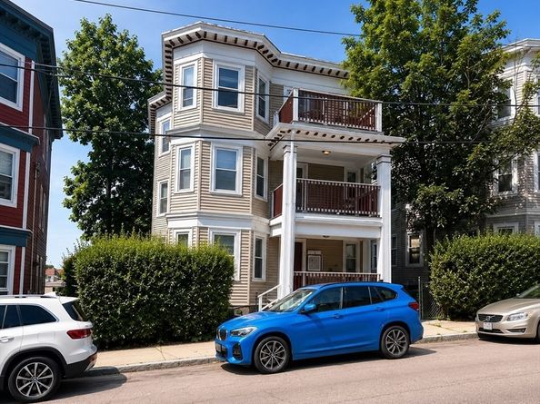 22 Rowell St, Boston MA 02125