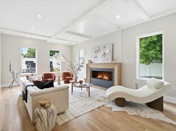 262 River St