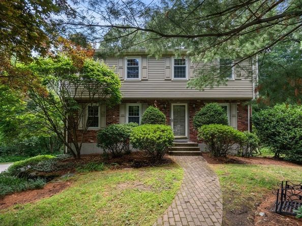 11 Bacon Rd, Framingham MA 01701