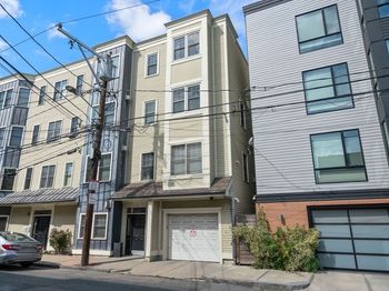 138 W 9th St