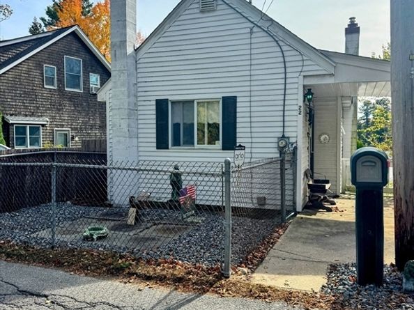 22 Lakeshore Dr, Wayland MA 01778