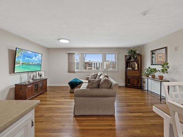 224 School St 10, Walpole MA 02081