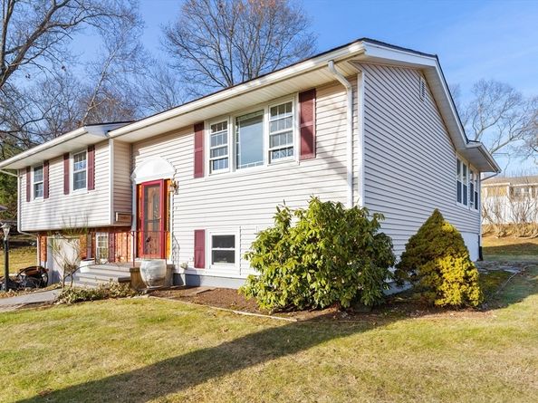 10 Paulette Dr, Danvers MA 01923