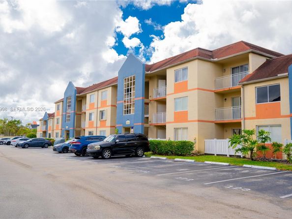 18890 NW 57 ave 210, Hialeah FL 33015