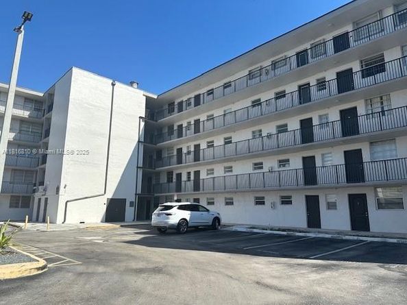 Undisclosed Address #A11816810, Miami FL 33183