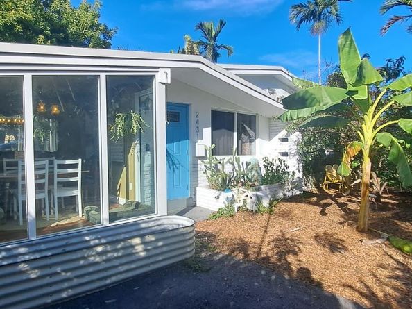2431 Mayo St, Hollywood FL 33020