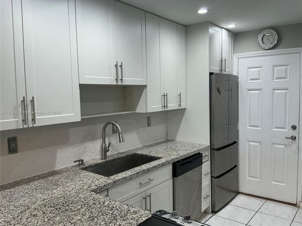 1160 NE 191st St 32, Miami FL 33179