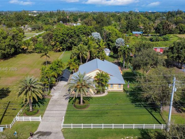 14481 SW 20th St, Davie FL 33325