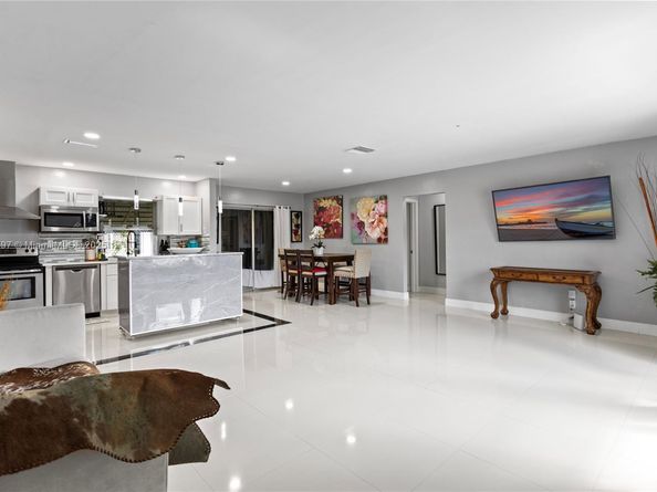 8517 NW 57th Ct, Tamarac FL 33321