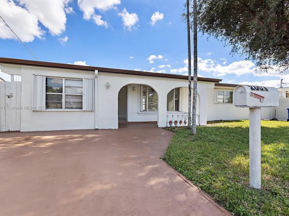 2601 Acapulco Dr, Miramar FL 33023