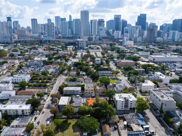 516 SW 7th Ct, Miami FL 33130